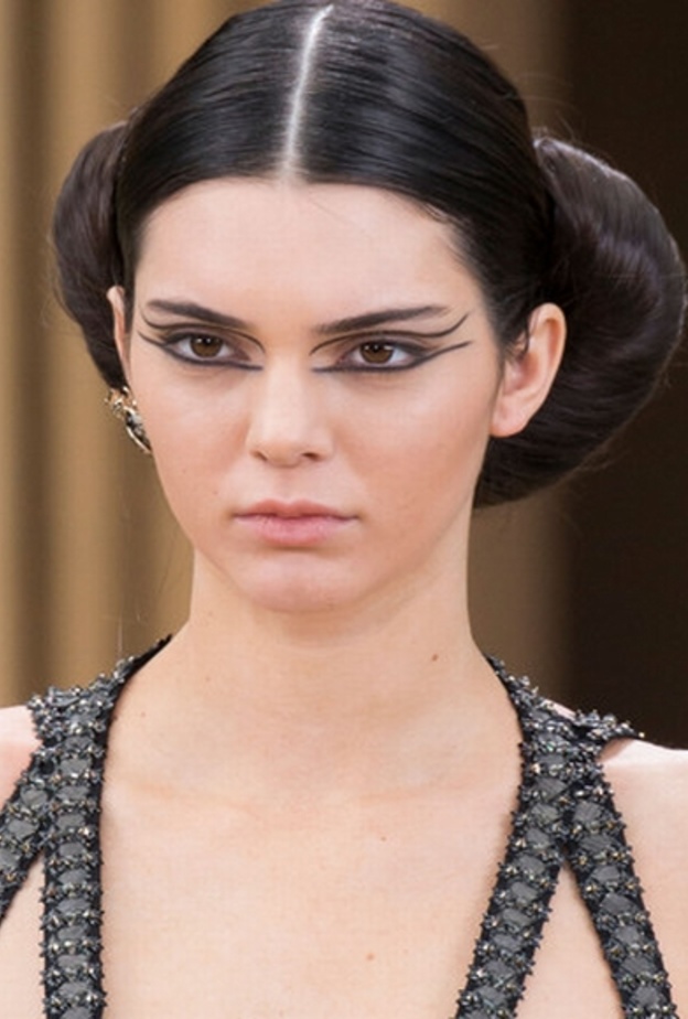 صيحات جمالية لم يسبق لها مثيل بتوقيع "شانيل" 