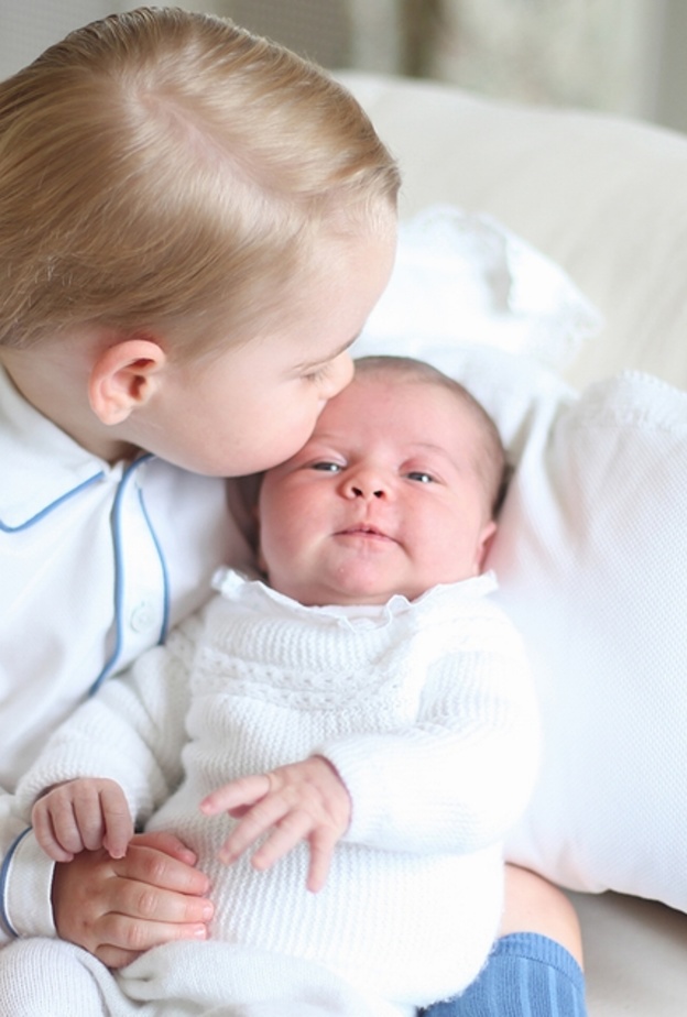 حنان جورج على اخته فقط