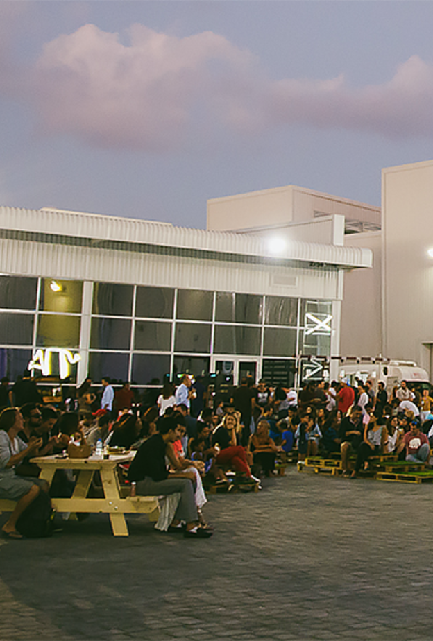 تعرفوا على أمسيات "البيت" قلب كوايرفست النابض بالحياة في دبي