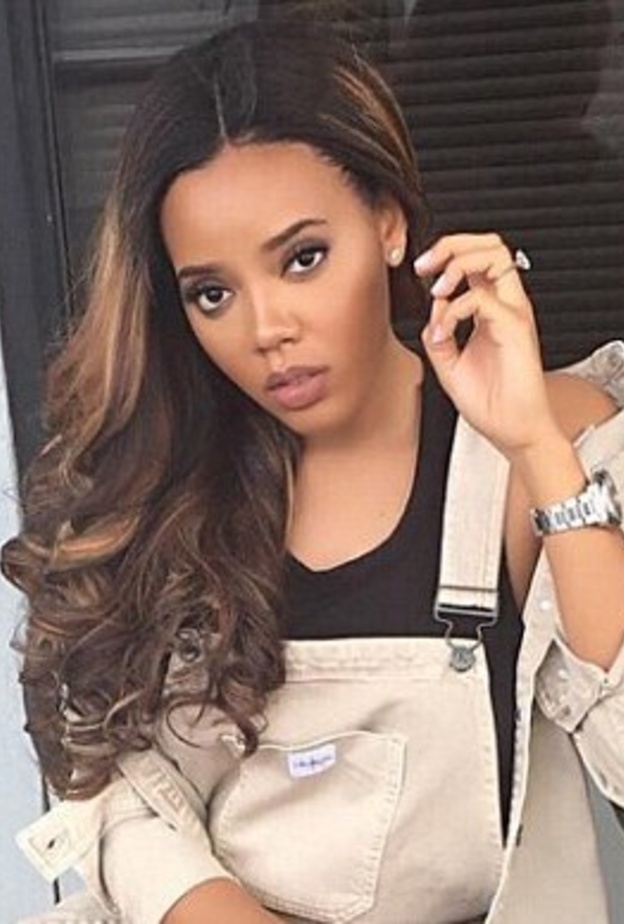 مصممة الازياء انجيلا سيمونس