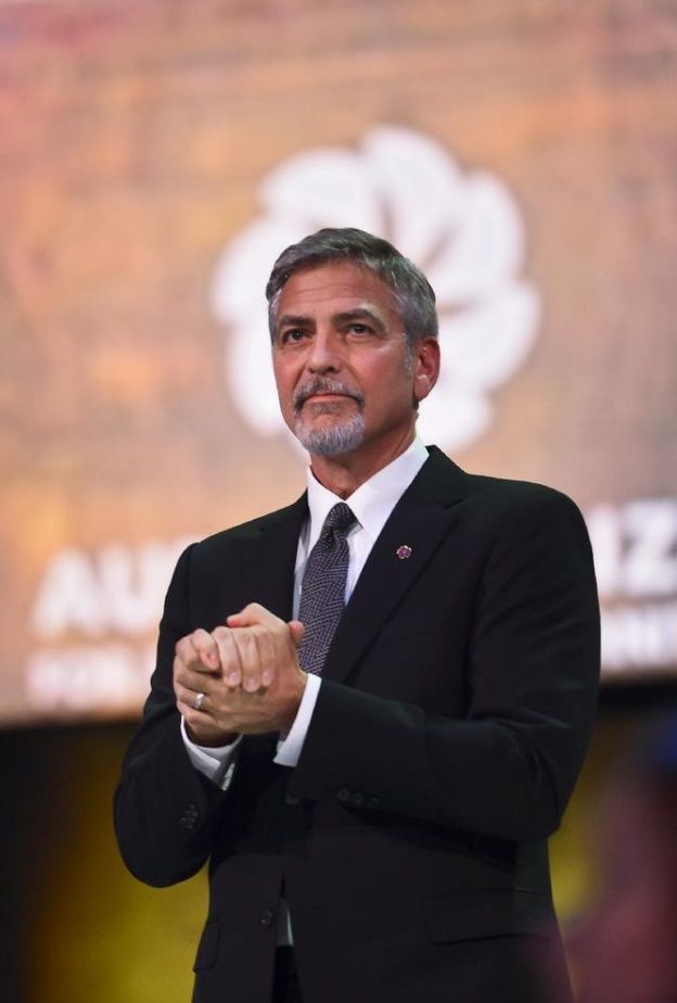 جورج كلوني يسرد معاناة اسرته