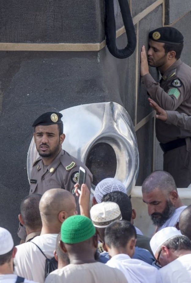 لغات متعددة يتقنها رجال الامن للتواصل مع زوار بيت الله