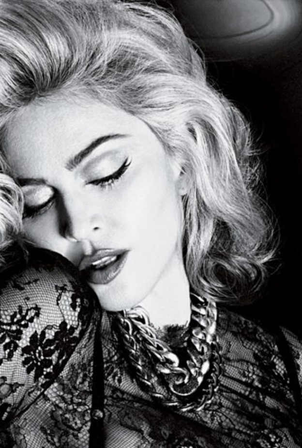 مادونا وقعت ضحية لمطاردة رجل يعاني من خلل عقلي حاد يدعى روبرت دوي هوسكينز