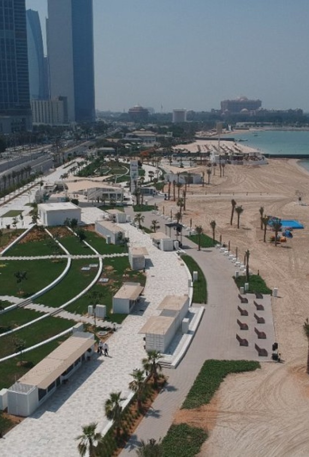 افتتاح منطقة السباحة لشاطئ "ع البحر" في كورنيش أبوظبي