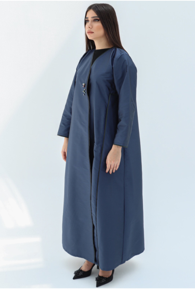 الحرير الهندي بتصميم عصري وملفت للعباية الكحليّة من Asmalmarri