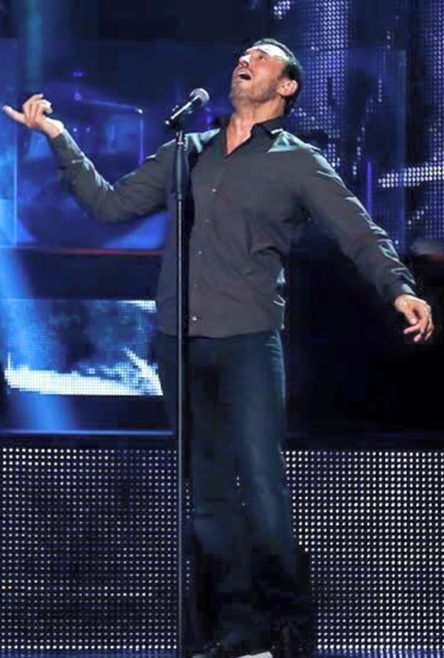 كاظم أثناء البروفات على الأغنية الجديدة