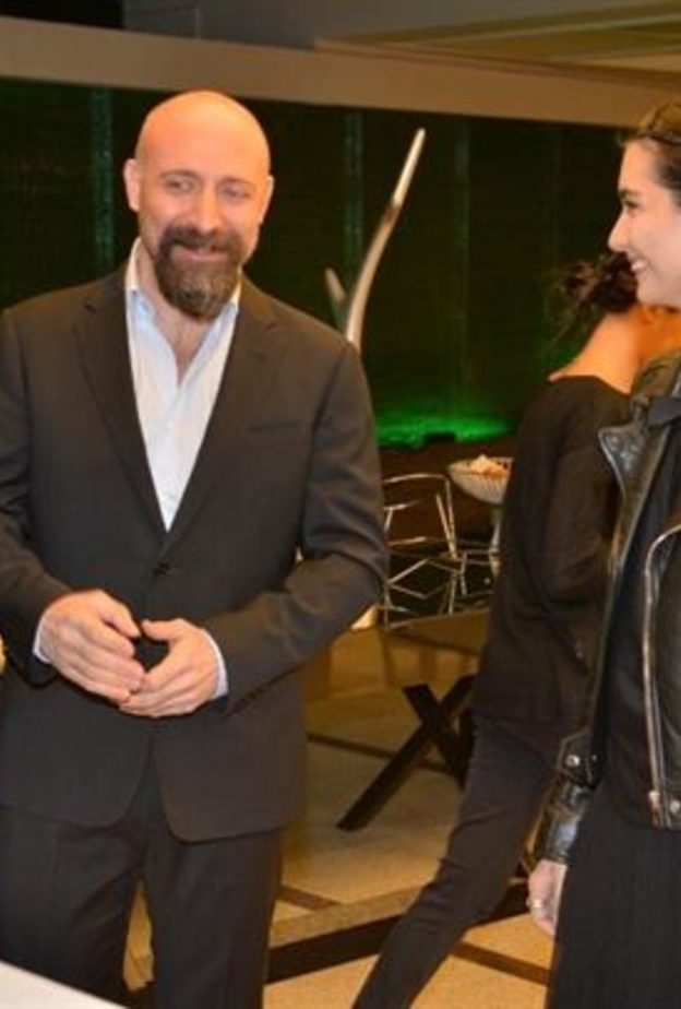 الممثل التركي خالد ارجنش الشهير بالسلطان سليمان وتوبا بيوكستون