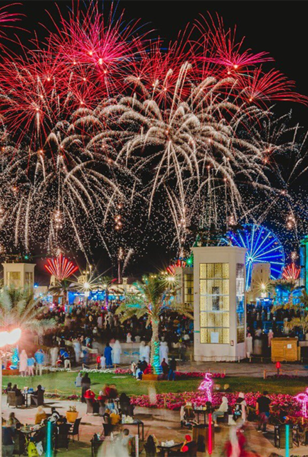 الألعاب النارية - الصورة من حساب مهرجان الشيخ زايد على تويتر