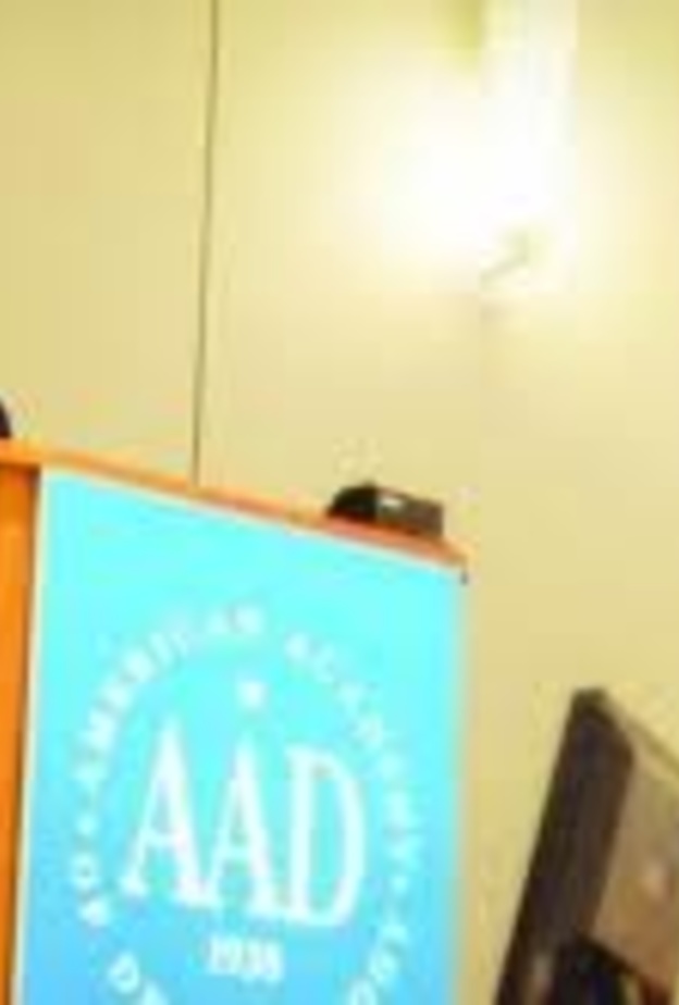 الطبيب أثناء عرض البحث