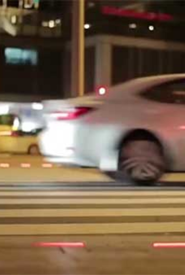 أول إشارة مرورية ذكية للمشاة في شارع السعادة بدبي