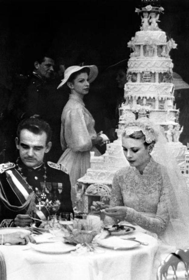 كعكة زفاف ضخمة لغريس كيلي في زفافها