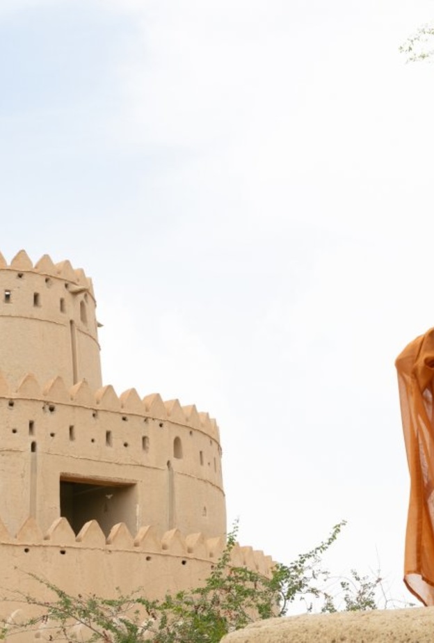 الأذان يصدح مجدداً في قلعة الجاهلي التاريخية في العين