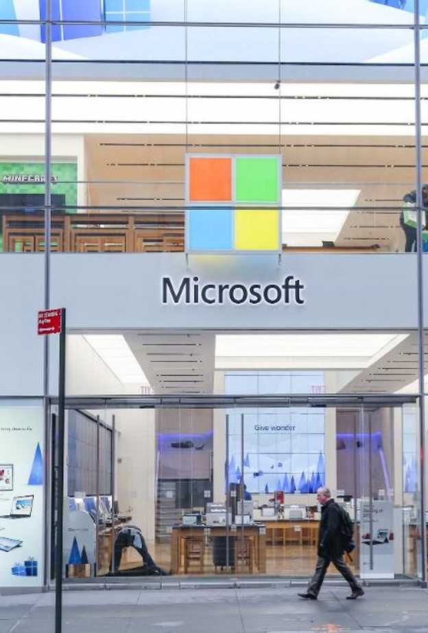 مايكروسوفت Microsoft تغلق متاجرها الـ100 بشكل دائم