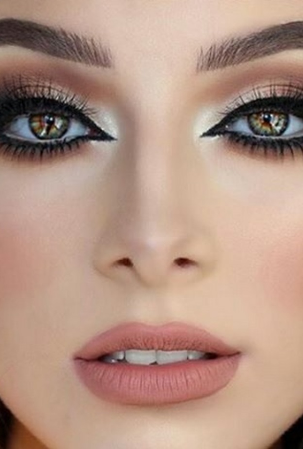  فخامة المكياج مناسبة لعينيك