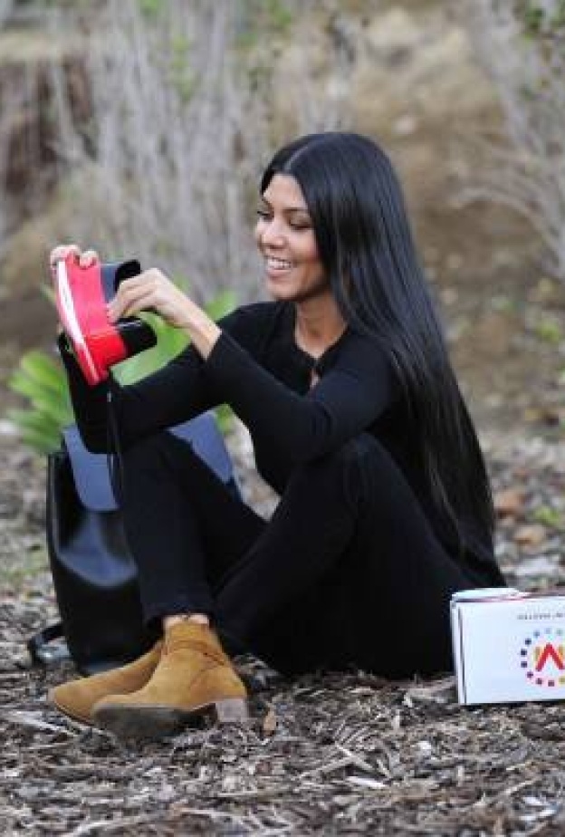 يبدو أن كورتني كارداشيان تستمتع بإجازة عيد الشكر بين أحضان الطبيعة