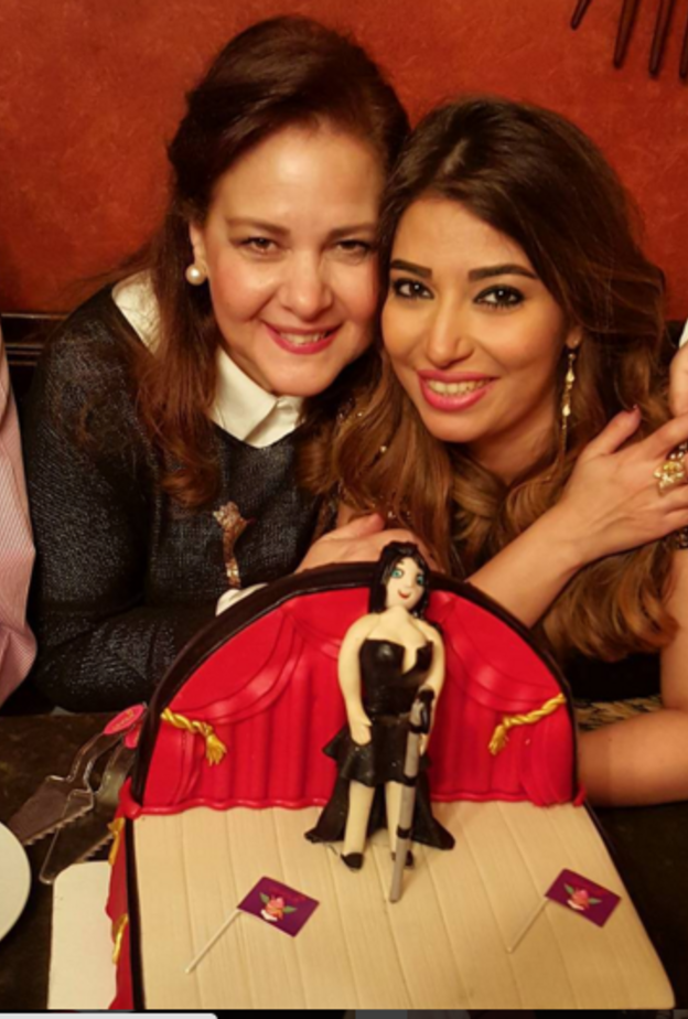 غادة رجب برفقة دلال عبدالعزيز