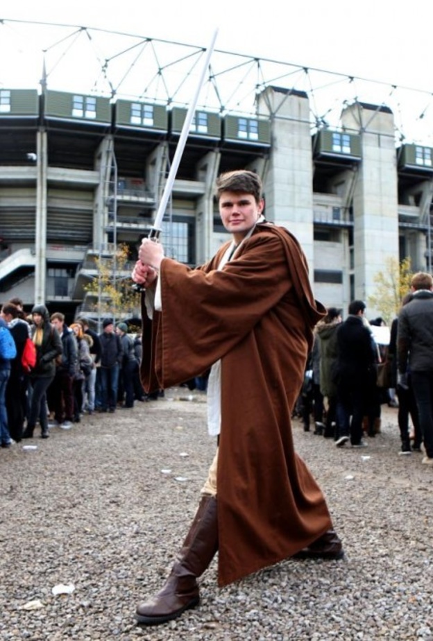 Star Wars: The Force Awakens يكسر حاجر المليار دولار 