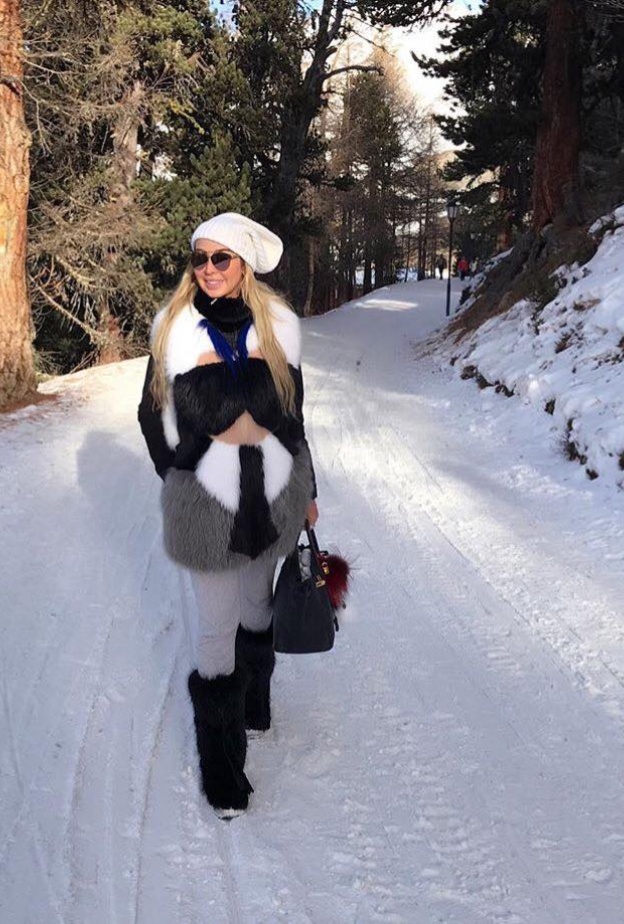 جويل مردينيان في أحضان الثلوج في سويسرا