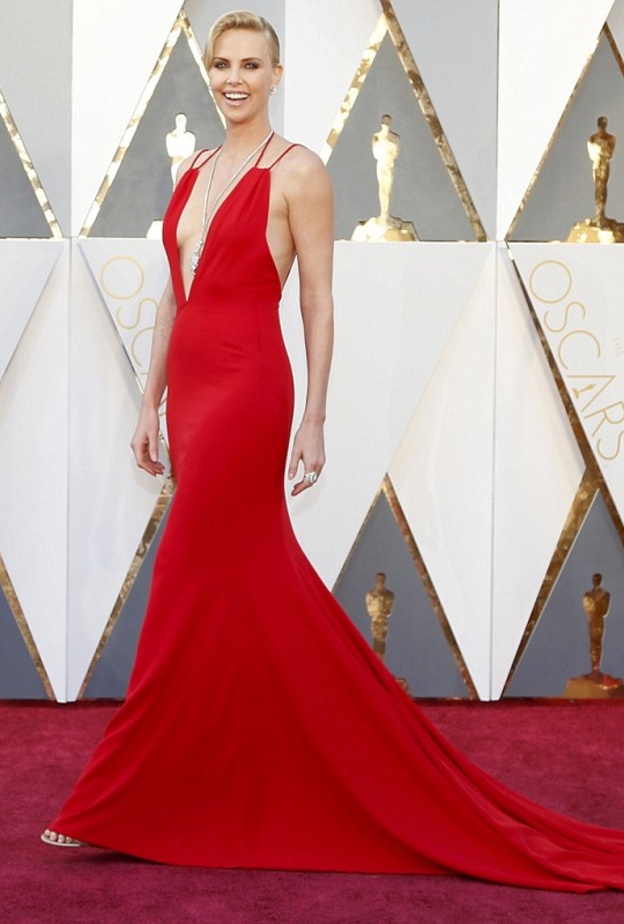 فستان رائع من ديور