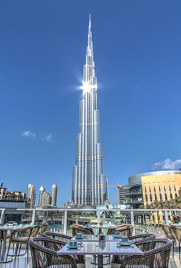 ايام الاثنين البيضاء بمطاعم الواجهة المائية في وسط دبي