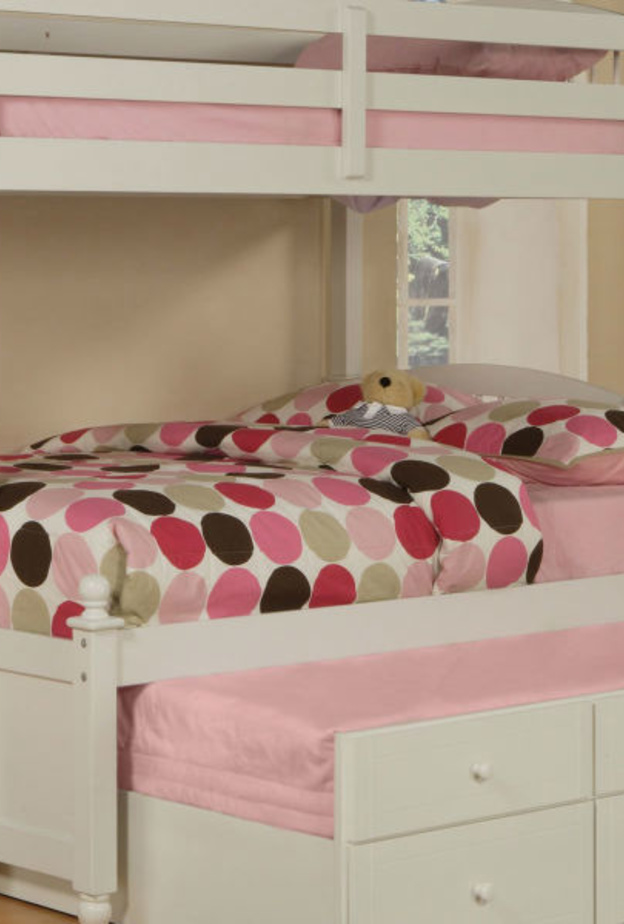 من السرائر المتعددة التي تصلح للاطفال والمربية في غرفة ضيقة