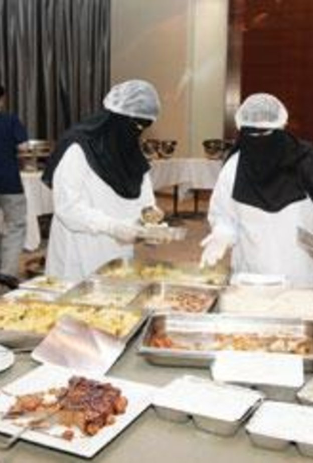 من الفتيات المشاركات في الجمعية