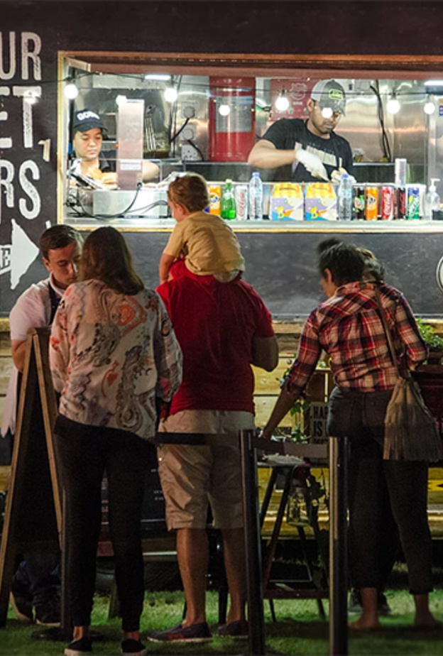 أمسيات احتفالية متنوعة  في مهرجان "تراكرز" بمركز دبي التجاري العالمي 