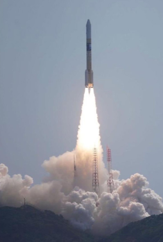 شاهدوا بالفيديو انطلاق القمر الصناعي الإماراتي خليفة سات