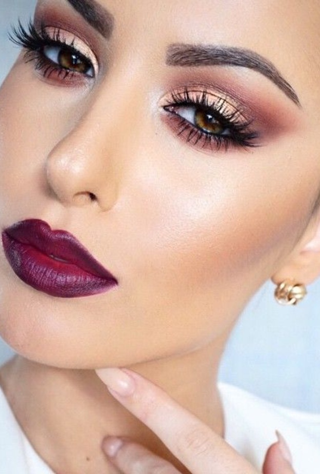 أنثري الحمرة البنفسجية الفاتحة من الداخل