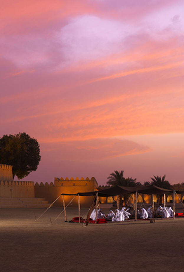 قلعة الجاهلي في قلب مدينة العين تحتفل باليوم الوطني الـ45 للإمارات