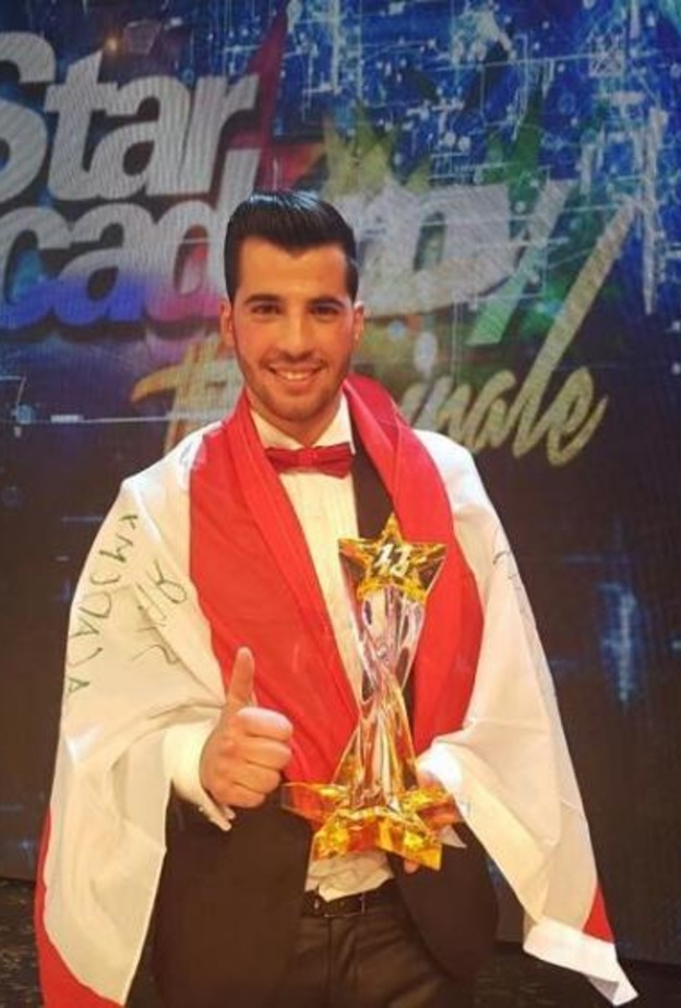 مروان يوسف يحمل درع اللقب الحادي عشر لستار أكاديمي