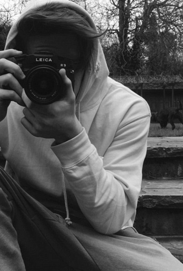 بروكلين بيكهام خلف الكاميرات في حملة عطور "Burberry"