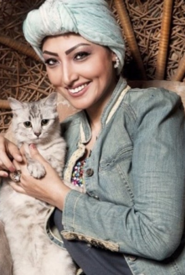 الكاتبة سميرة عزيز