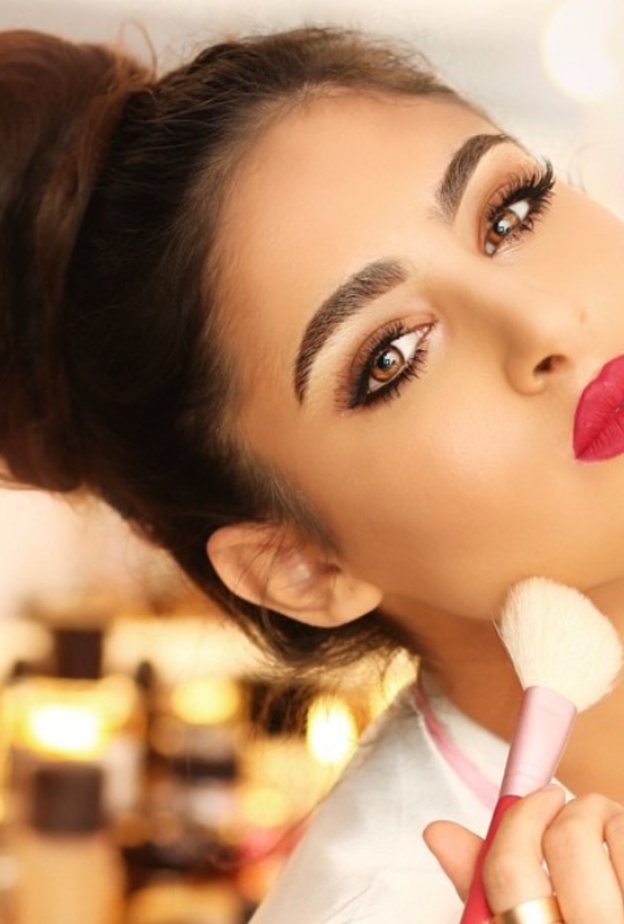 لحظات وضعك للمكياج