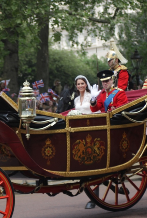 العربة التقليدية التي اقلت العروسين بعد اتمام مراسم العرس