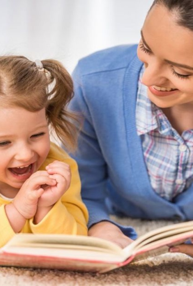 تفاعلي مع طفلك عند قراءتك القصص له 