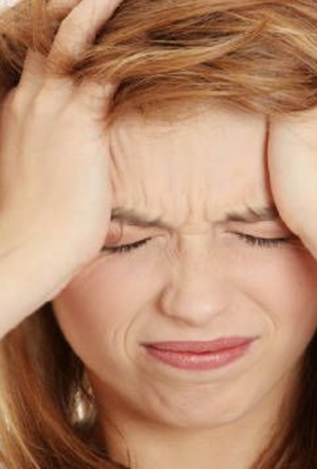 النساء اكثر عرضة للاصابة بالصداع النصفي