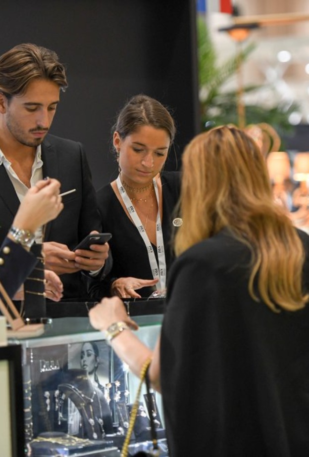 عرض أبوظبي للمجوهرات والساعات 2019 .. يفتح أبوابه في 26 أكتوبر