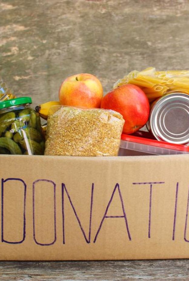  شارك الفائض من الأطعمة في منزلك مع الفقراء والمحتاجين.