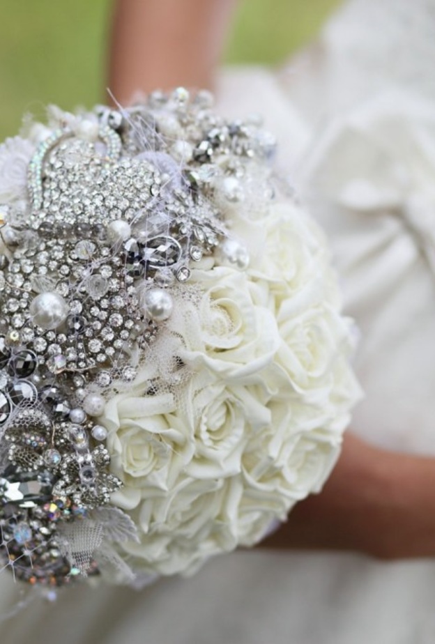 باقة الكريستال ... أناقة مشرقة للعروس المميزة