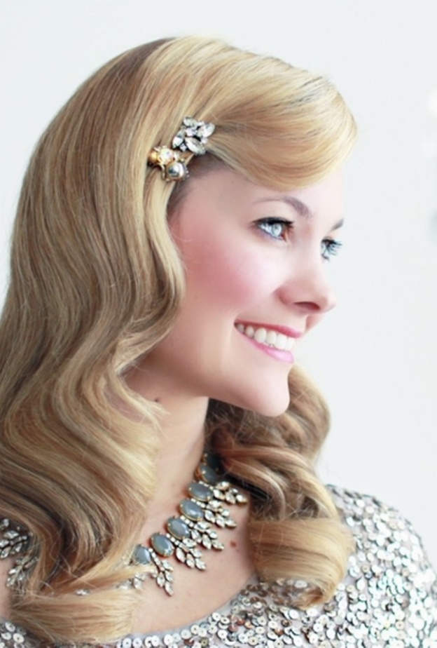 أطراف شعرك متألقة بالحيوية يوم الزفاف