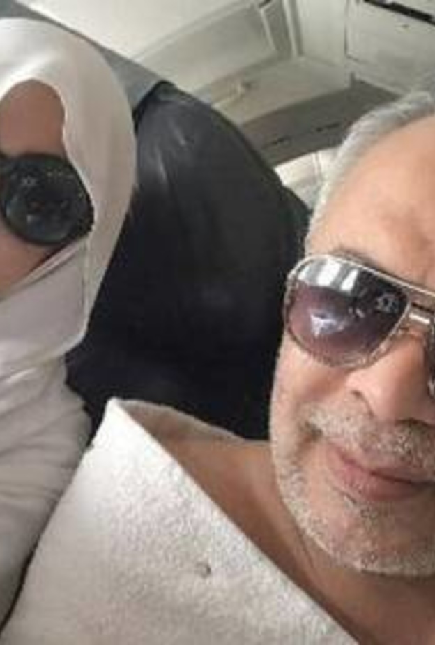 روجينا وزوجها أشرف زكى بملابس الإحرام