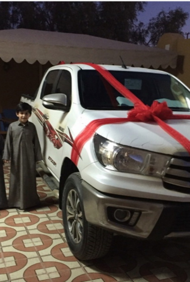 ماذا قدم شاب سعودي لوالده بعد شفائه!