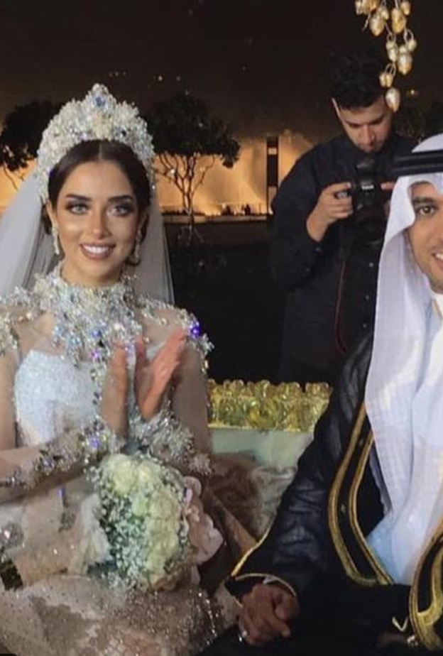 بلقيس بالفستان الابيض مع عريسها