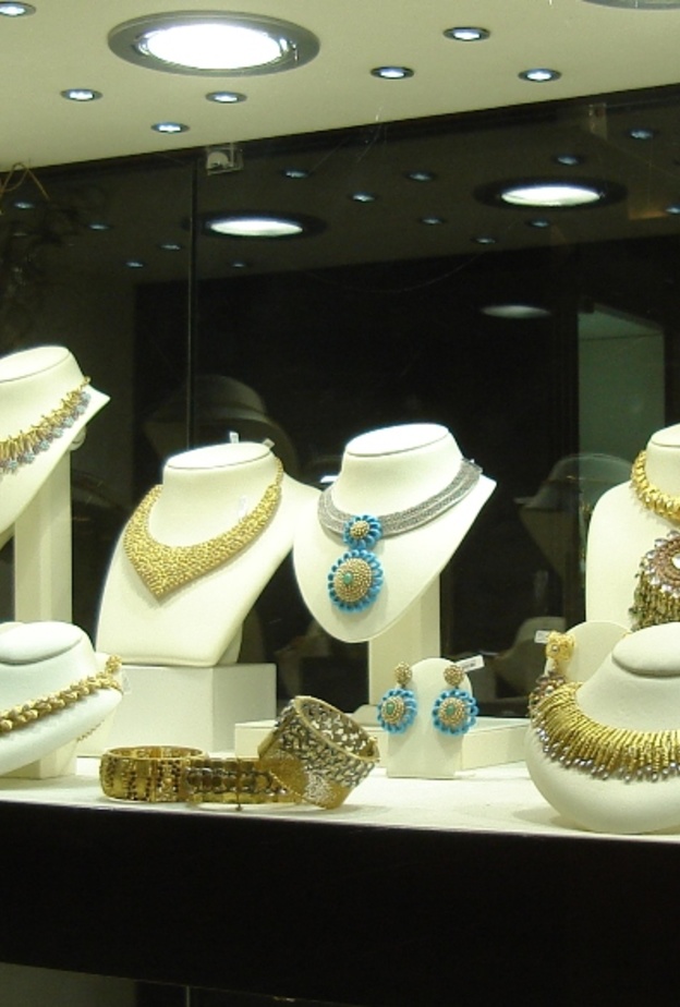 من محلات بيع المجوهرات