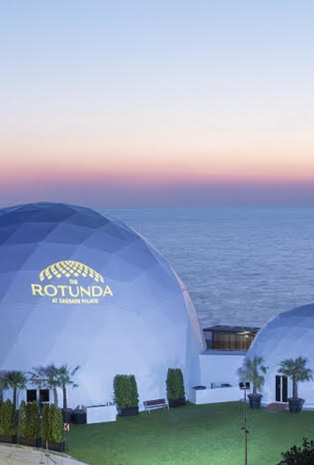 WOW في قاعة الروتوندا بمنتجع سيزرز بلوواترز دبي