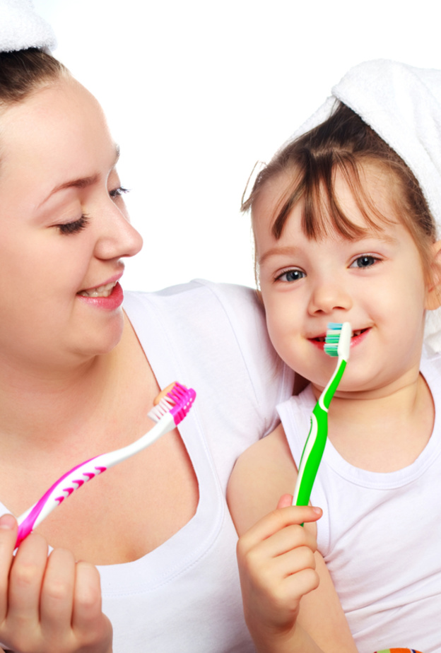 عودي طفلك على تفريش اسنانه لتصبح عادة صحية 