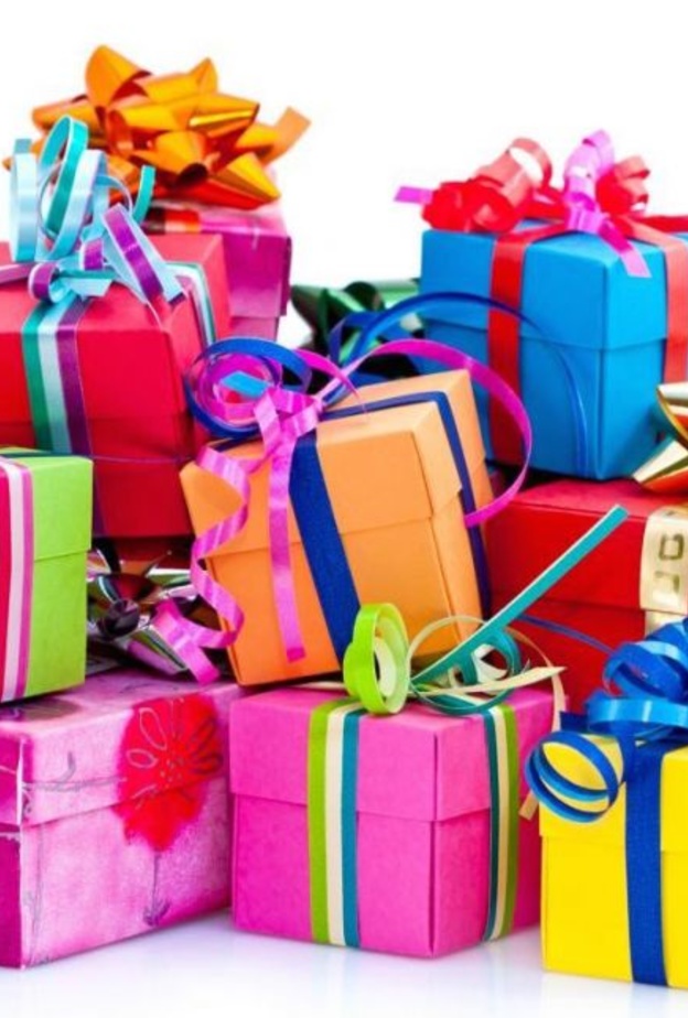 هدايا للطفلة والأم والأب 