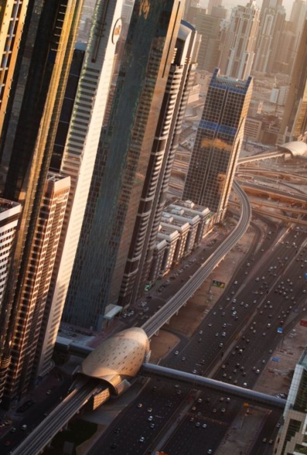 فعالية تحدي دبي للجري تحوّل شارع الشيخ زايد مسار يوم الجمعة 8 نوفمبر