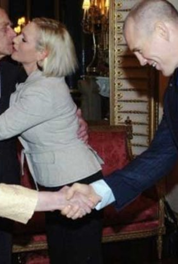  لقاء تيندال بالملكه اليزابيث